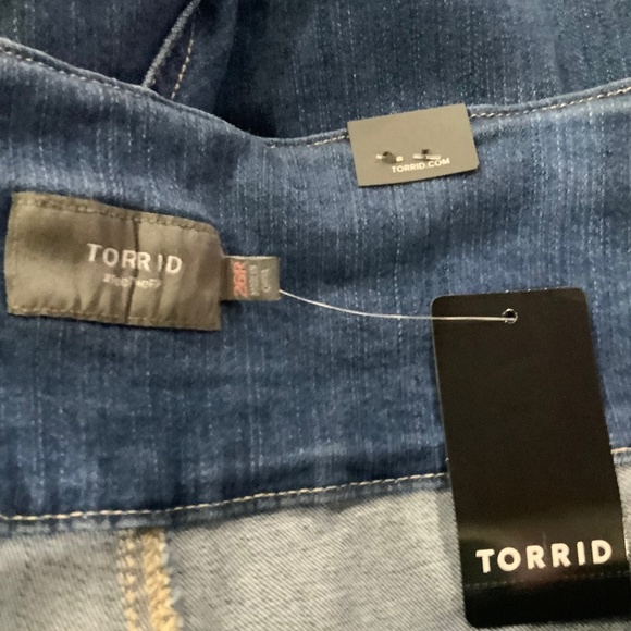 Torrid Boyfriend 3 Button Cotton Jeans Plus Size 26 NWT - Picture 7 of 9